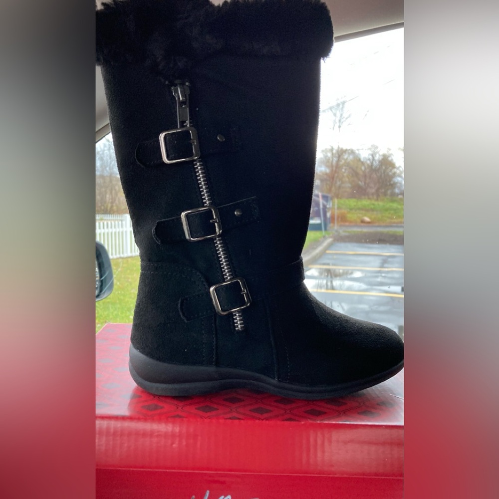Bran new Little girls size 12 zip up boots black !